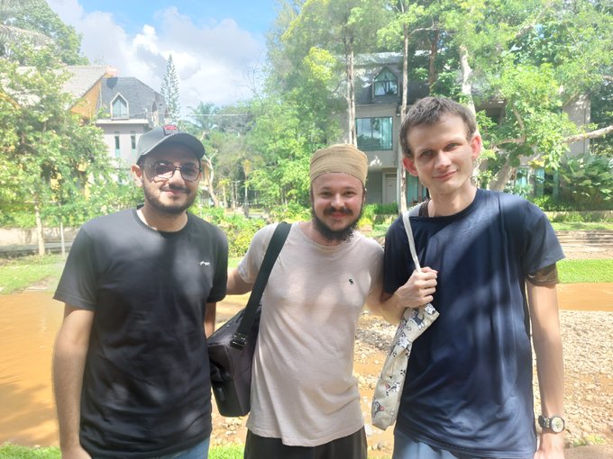 https://supercast.mypinata.cloud/ipfs/QmUbXqL1fmLdZ9e8nxHdX8kyZ3eDtoy1cXp6JRHnQUiLtK?filename=Image-2-vitalik.jpg